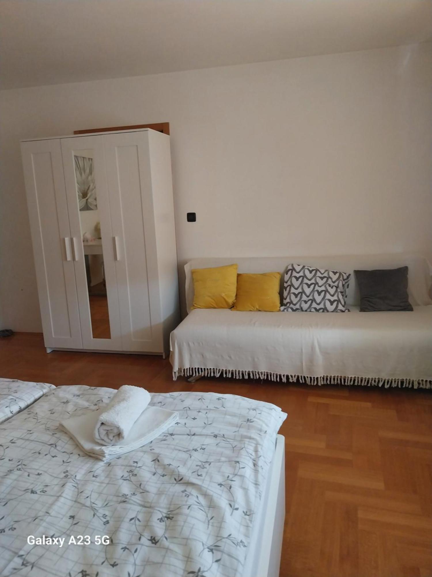 Apartman Bloom Apartment Osijek Exterior photo